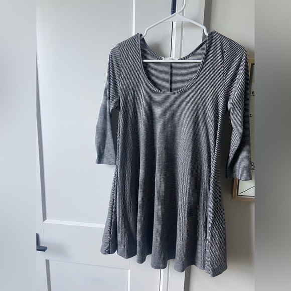 Striped flowy dress - Picture 1 of 5